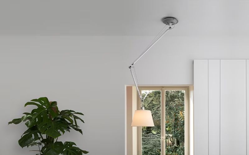 Lamp with adjustable arm
